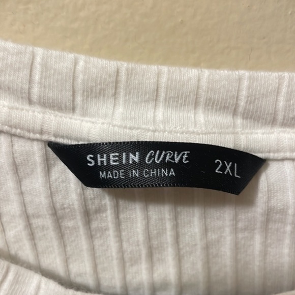 Shein Curve Crop Top - Picture 2 of 2